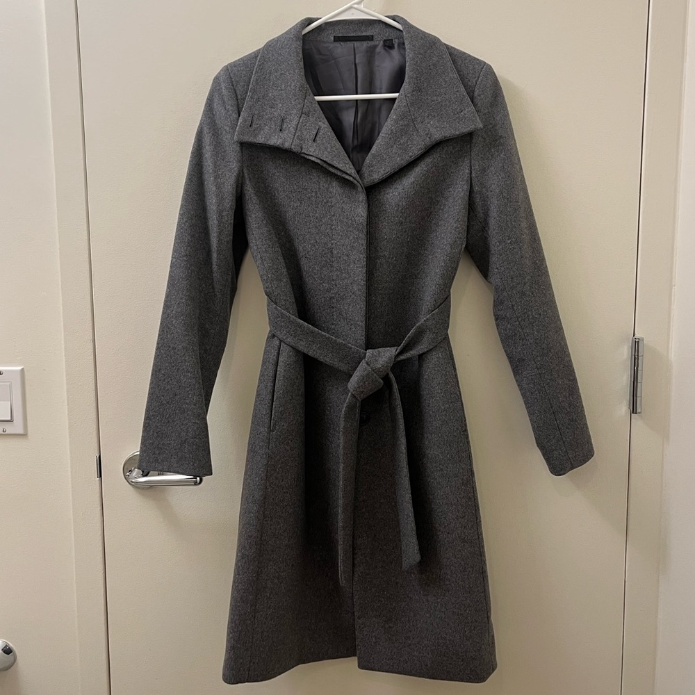 Uniqlo gray tie coat